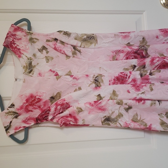 Pink lace floral sleeveless dress - Picture 2 of 5